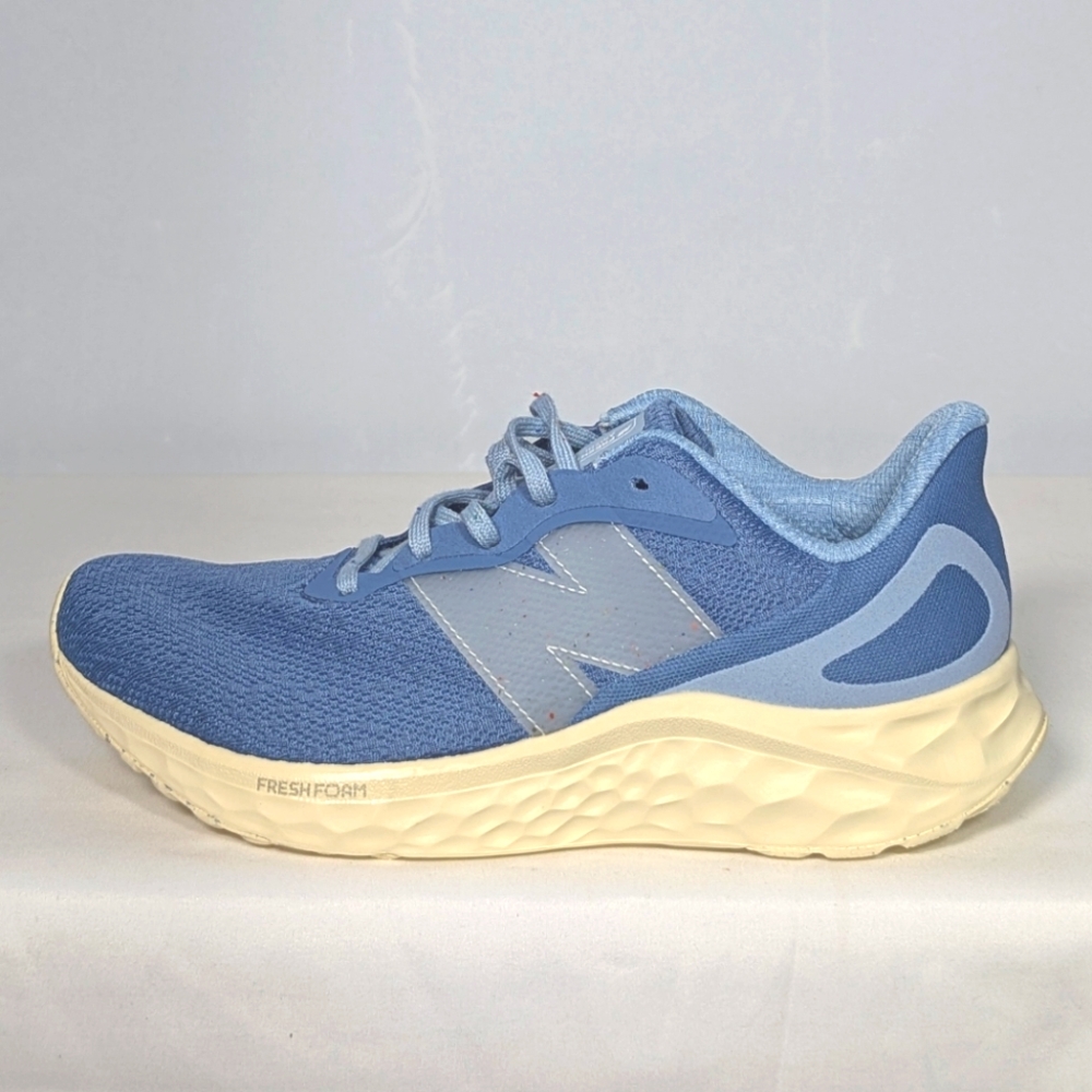 NEW New Balance Womens Fresh Foam Arishi V4 Running Shoe Sz 9 wide blue
